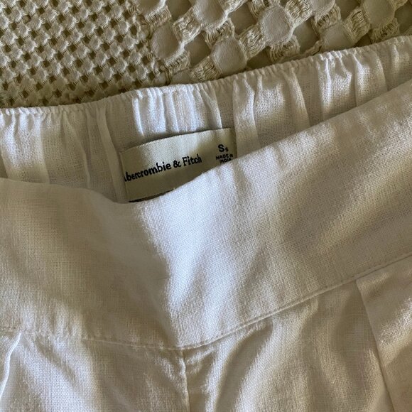 Abercrombie & Fitch White Linen Pants - Pull-On Pleated Front - Picture 4 of 5